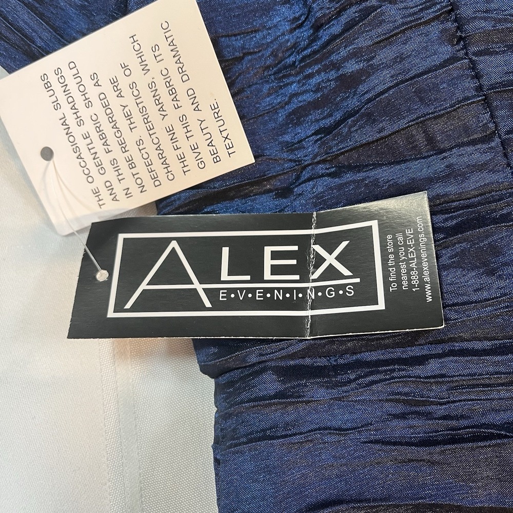 NWT Alex Evenings Blue Crinkle Cocktail Dress V-Neck‎ Rhinestone Broach Size 8 - Picture 5 of 8